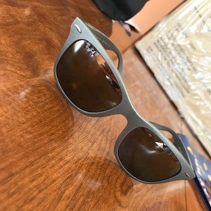 Ray-ban Wayfarer polarized authentic sunglasses